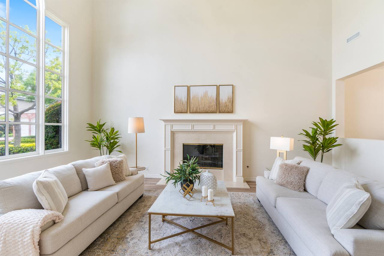 Staged luxury living room — Staging OC project