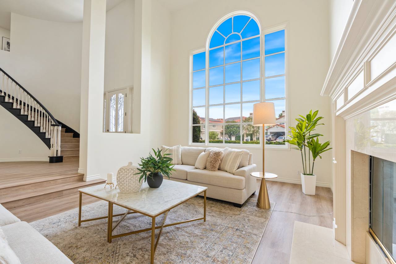 Staged luxury living room — Staging OC project